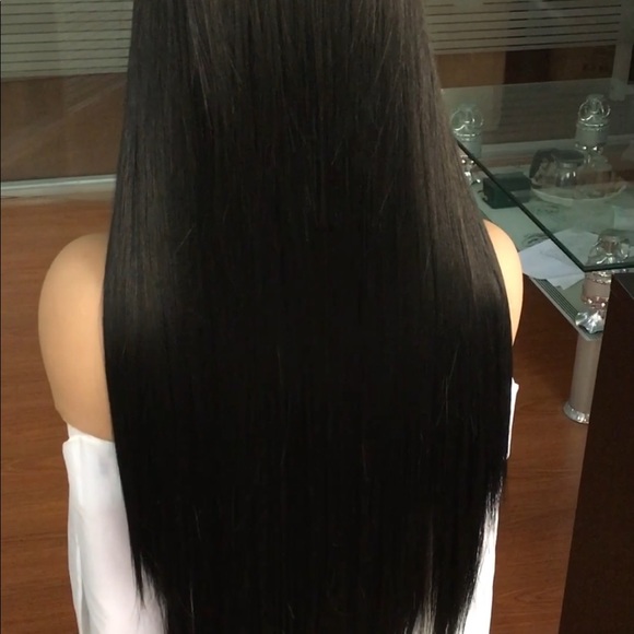 Black synthetic fiber wig - Picture 2 of 3